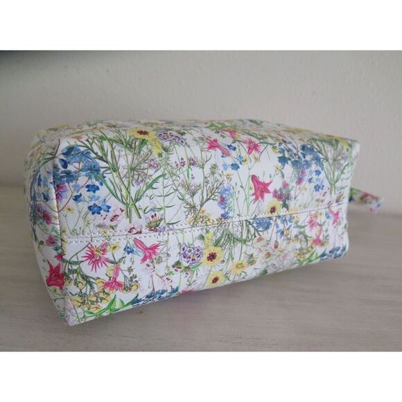 Betsey Johnson CBJ-1084 Women's White/Multi Floral Weekender Cosmetic Case $68 - Picture 8 of 12